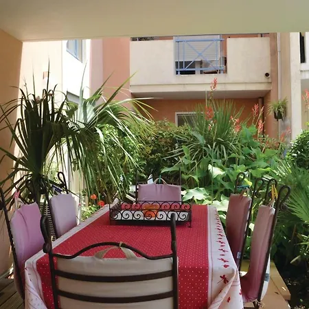Immeuble La Rode Apartment