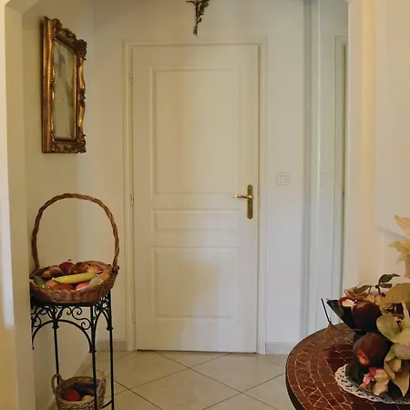 Immeuble La Rode Apartment